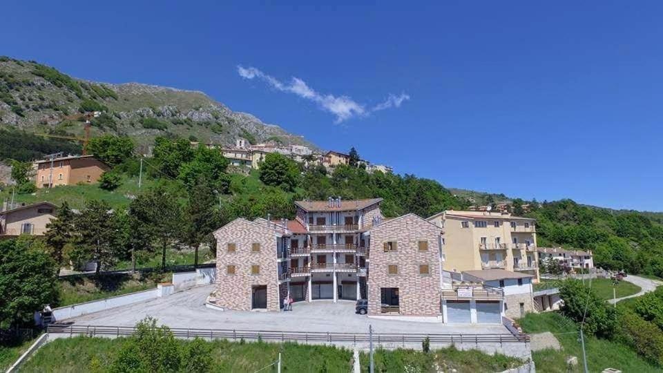Attico E Super Attico Panoramico Lägenhet Rocca di Cambio Exteriör bild